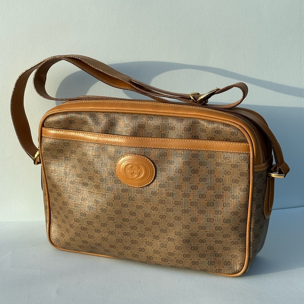 GUCCI Micro GG Supreme Shoulder Bag
PVC Beige Gold 001 56 0942 Auth ki5659